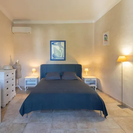 Castel Enchanté Bed and breakfast