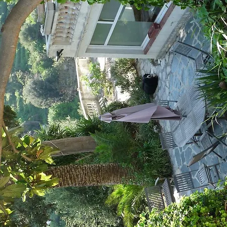 Castel Enchanté Bed and breakfast 3*