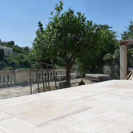 Castel Enchante לינה וארוחת בוקר