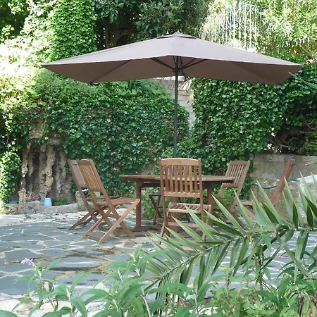 Castel Enchanté Bed and breakfast